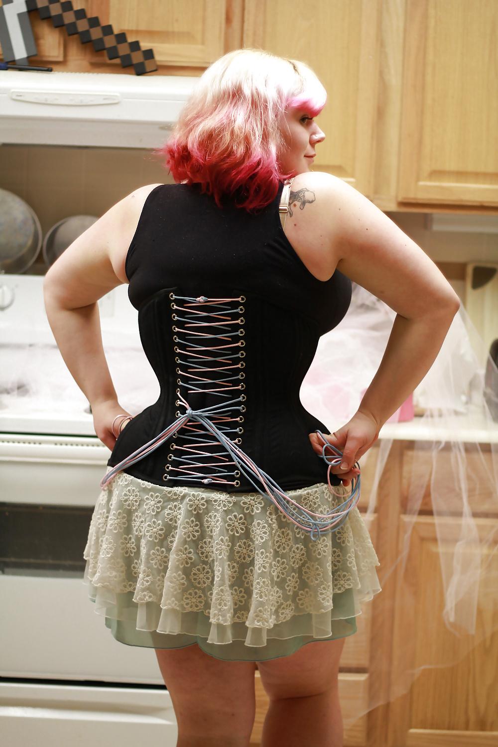 25P New pics of Penny Underbust!
