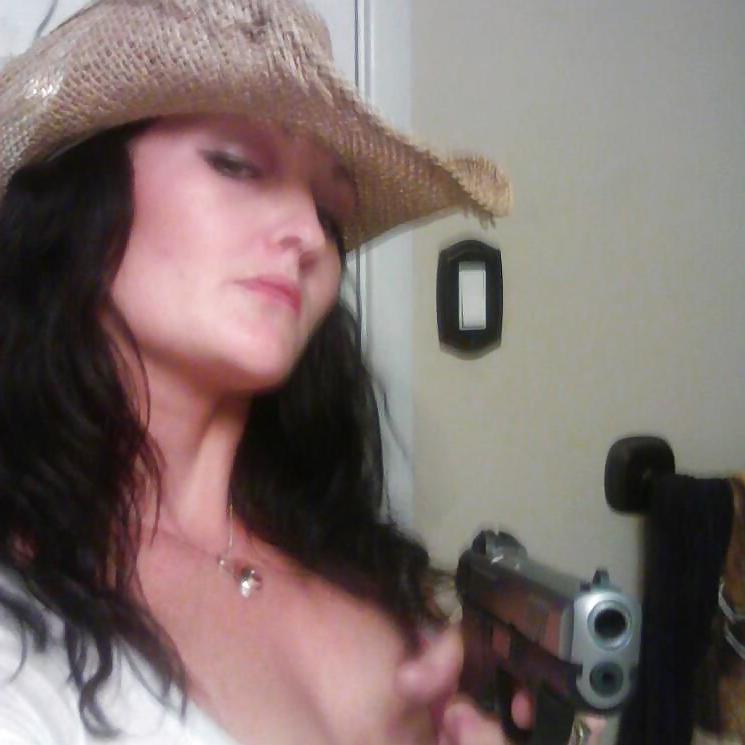 10P White Trash MILF show pussy