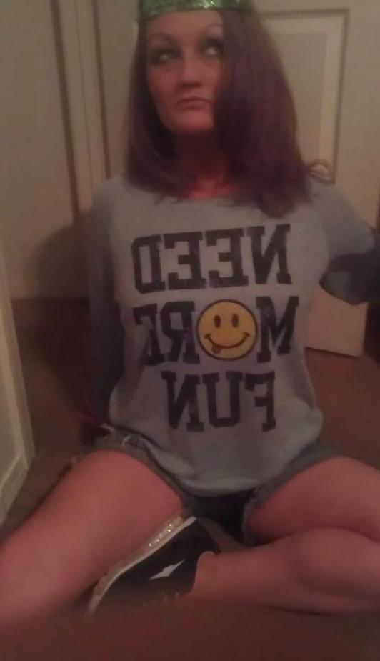 10P White Trash MILF show pussy