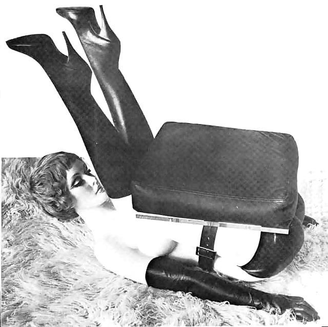 25P Submissive slavegirls as fascinating objects
