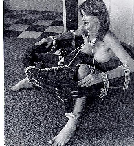 25P Submissive slavegirls as fascinating objects