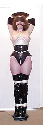 25P Submissive slavegirls as fascinating objects