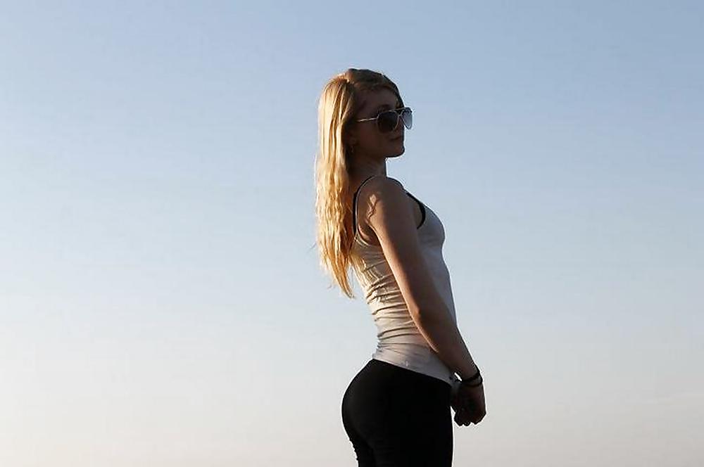 25P Swedish girl with amazing ass