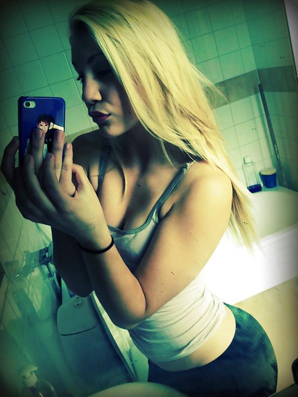 25P Swedish girl with amazing ass