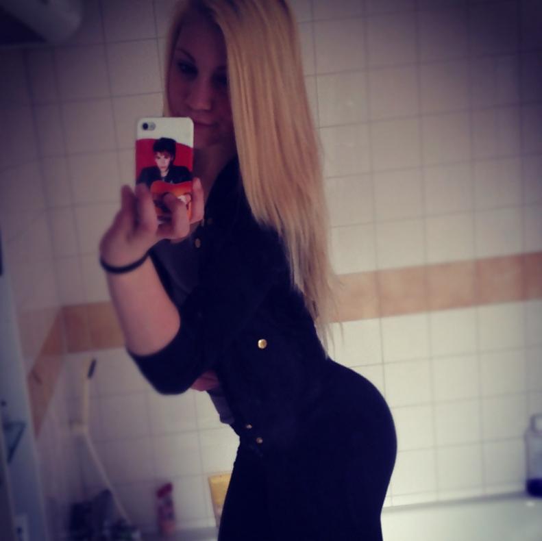 25P Swedish girl with amazing ass