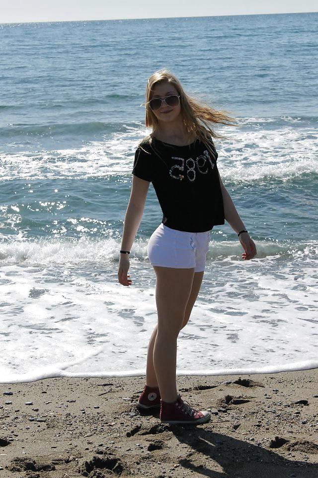 25P Swedish girl with amazing ass