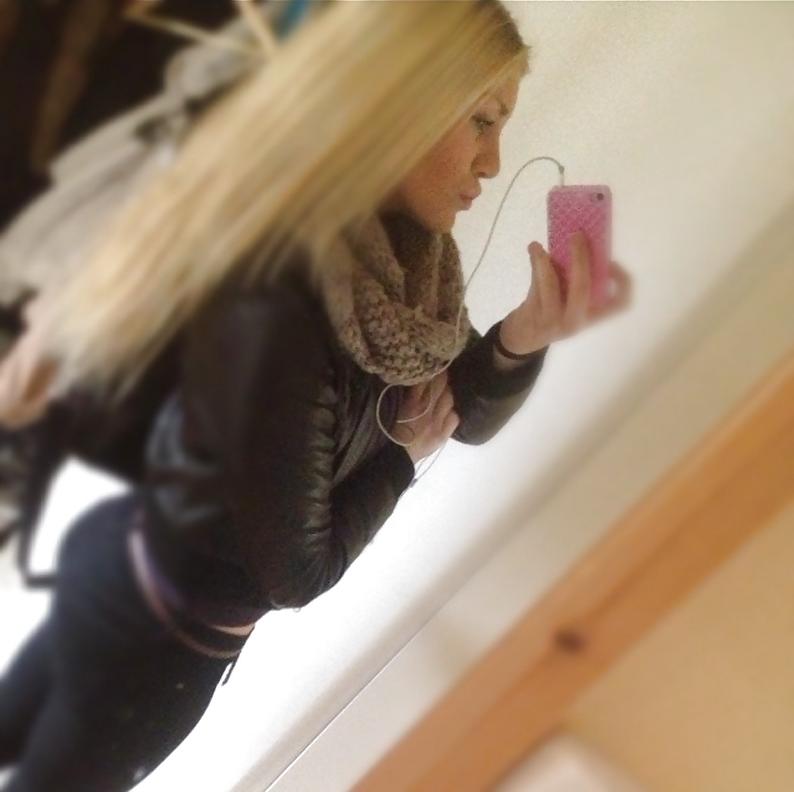 25P Swedish girl with amazing ass