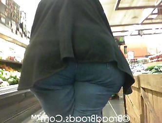 25P Candid bbw mature women 