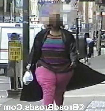 25P Candid bbw mature women 