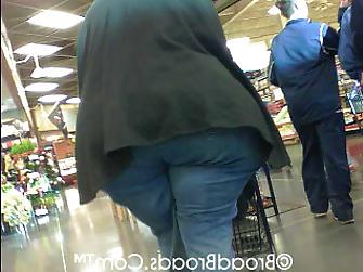 25P Candid bbw mature women 