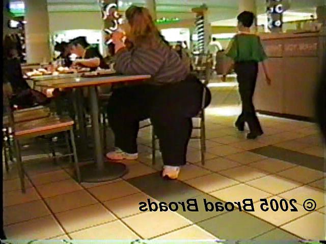25P Candid bbw mature women 