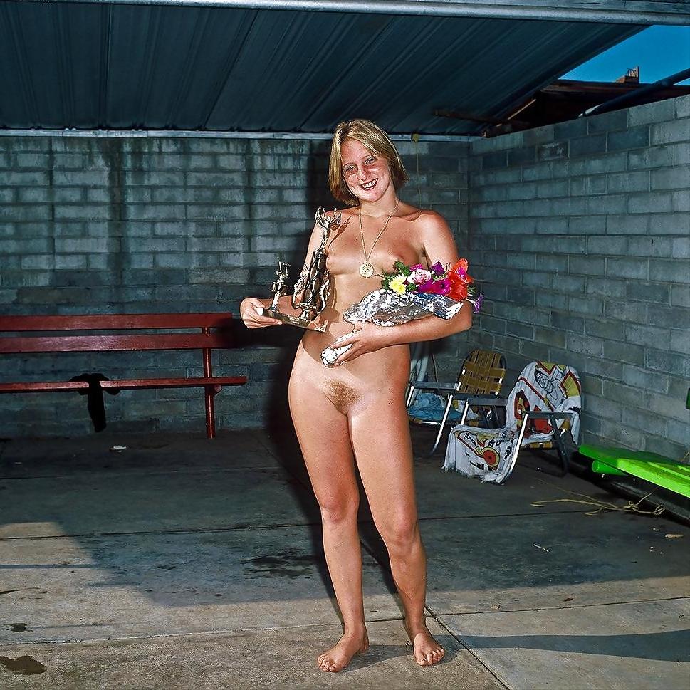 25P SUN WORSHIPPERS: VINTAGE NUDISTS