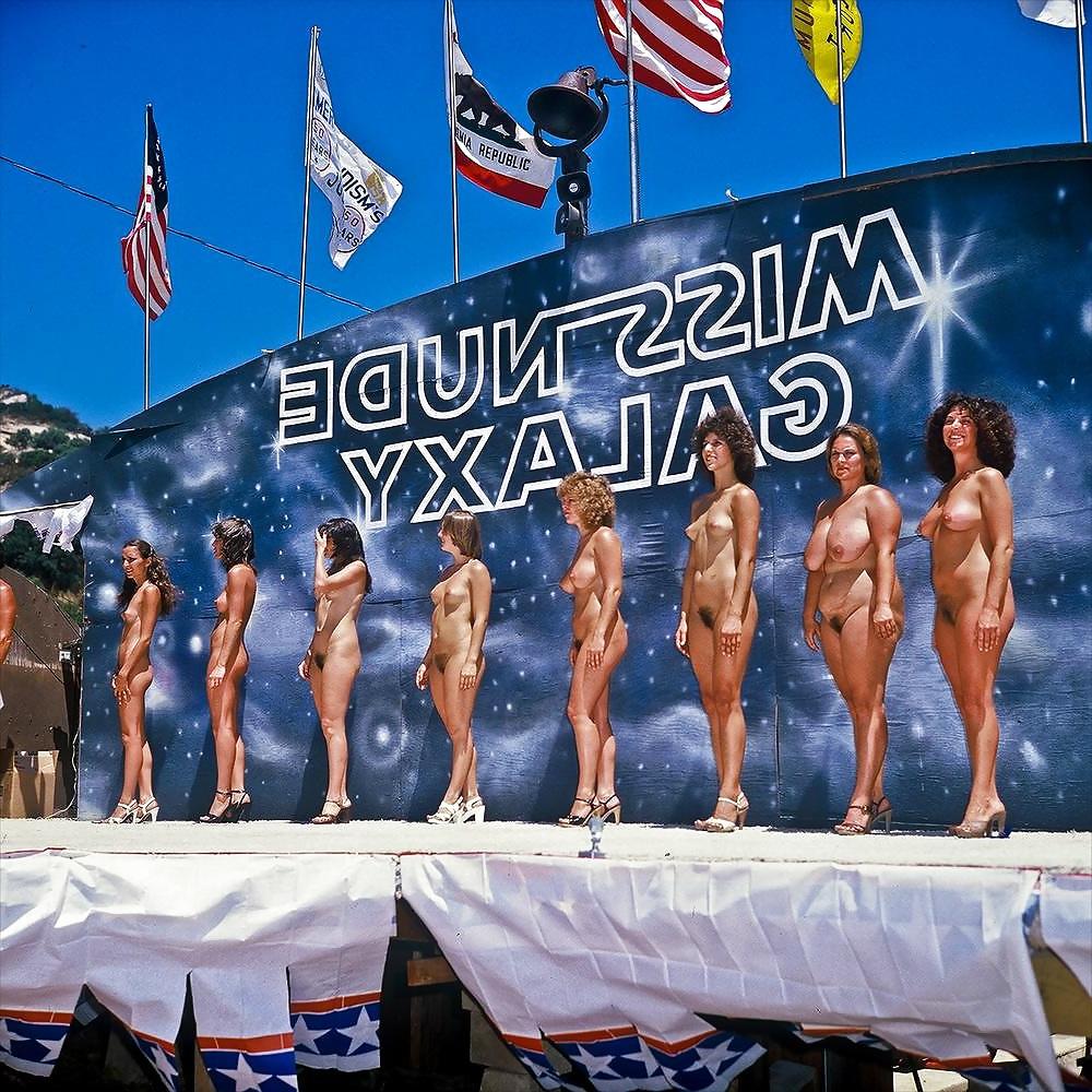 25P SUN WORSHIPPERS: VINTAGE NUDISTS