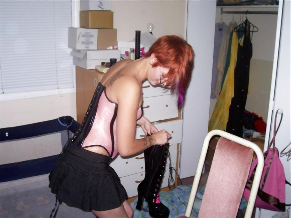 20P Punk chick posing for her boyfriend