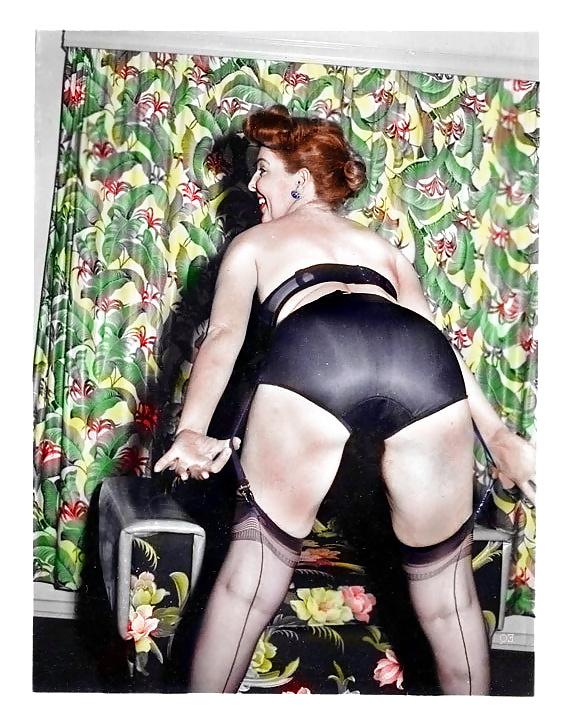 25P Vintage stockin lady