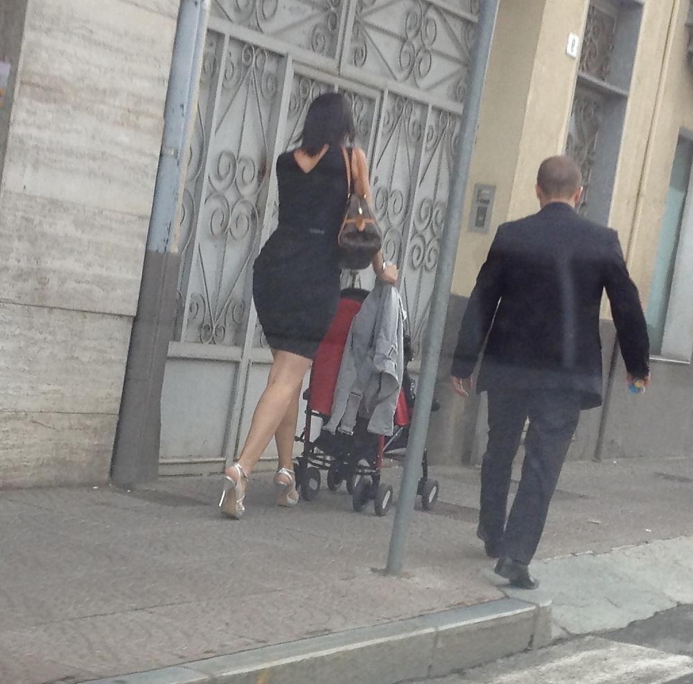 8P High heels in italian streets.tacchi per le vie italiane