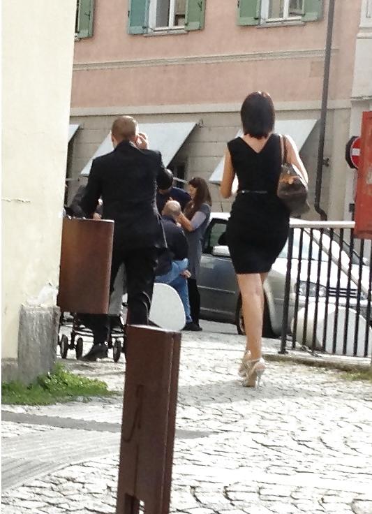 8P High heels in italian streets.tacchi per le vie italiane