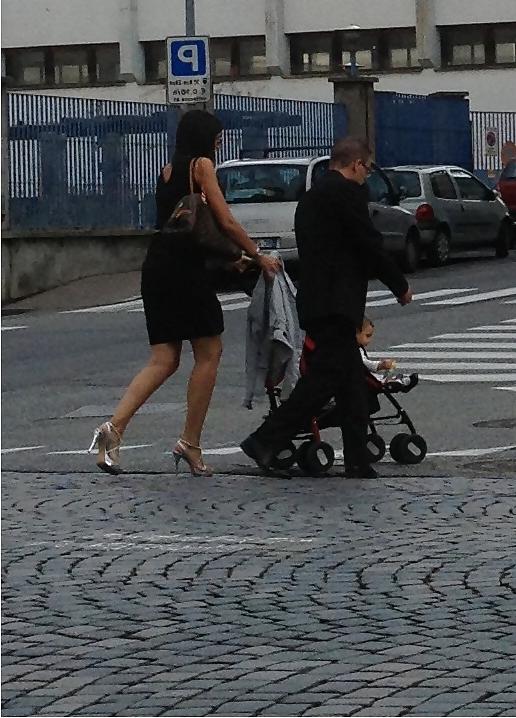 8P High heels in italian streets.tacchi per le vie italiane