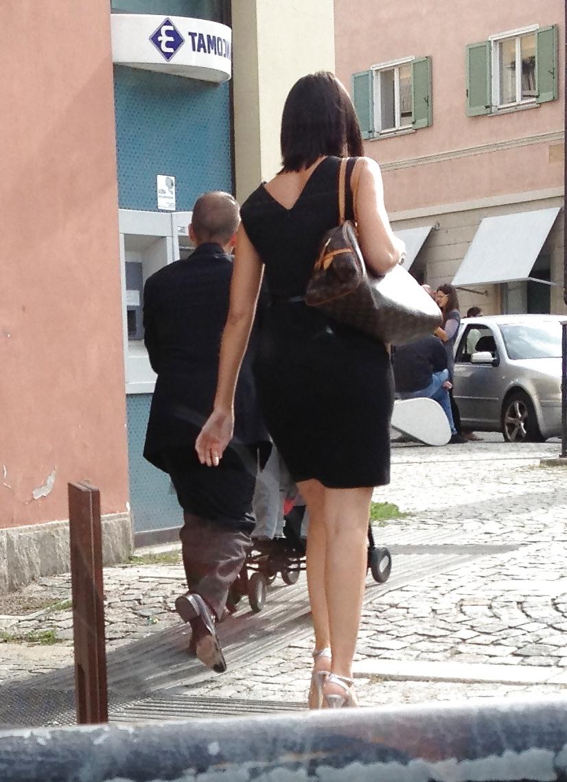 8P High heels in italian streets.tacchi per le vie italiane