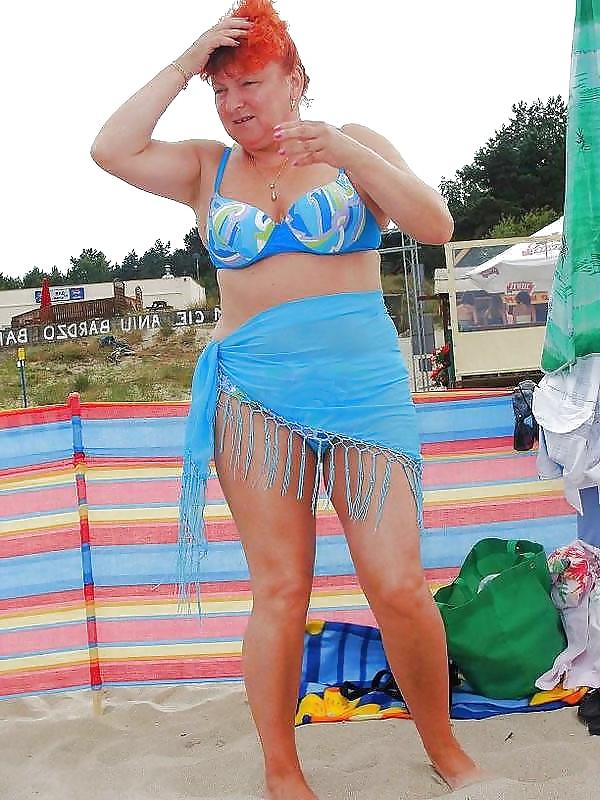 20P Mature women in bikini 7.