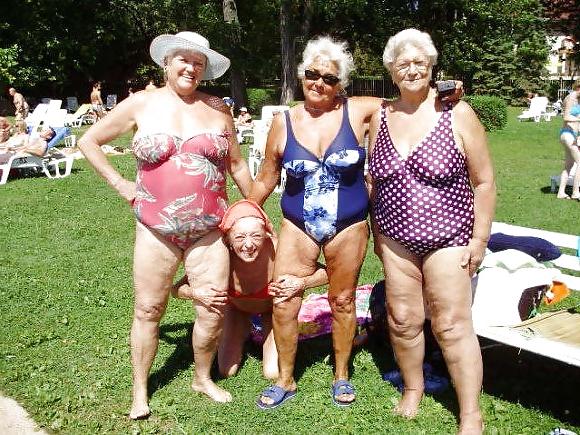 20P Mature women in bikini 7.