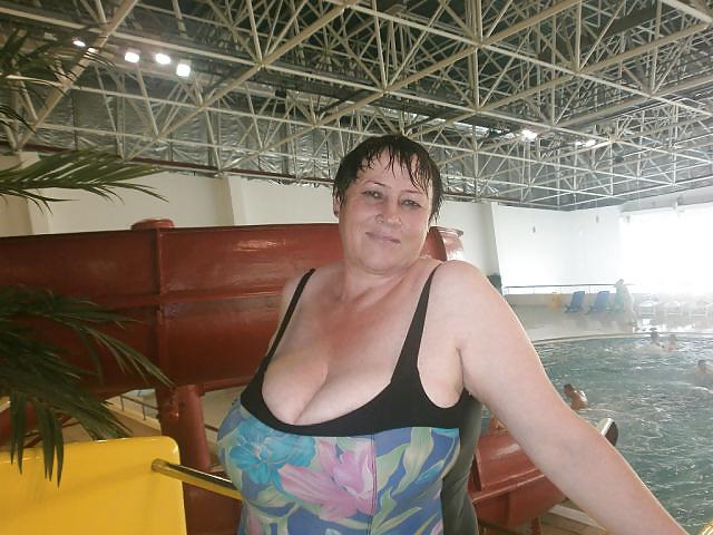 20P Mature women in bikini 7.