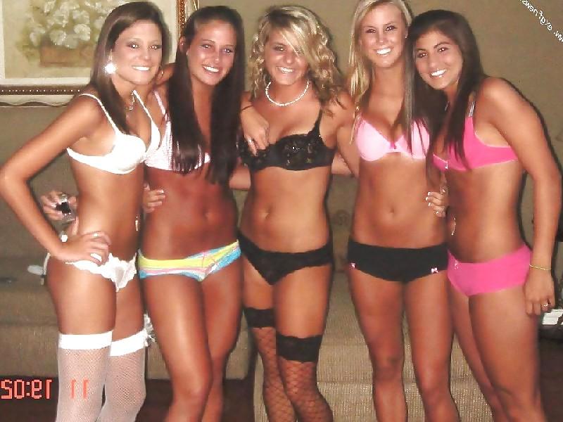 25P Groups of HOT and SEXY Teeny Girls ... !!!