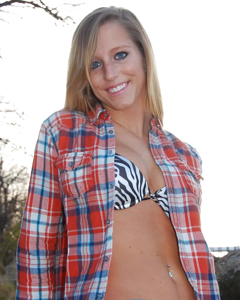 25P Maryland college student Like To Pose Indoor Outdoor
