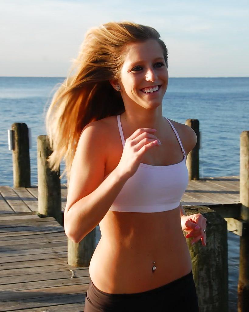 25P Maryland college student Like To Pose Indoor Outdoor
