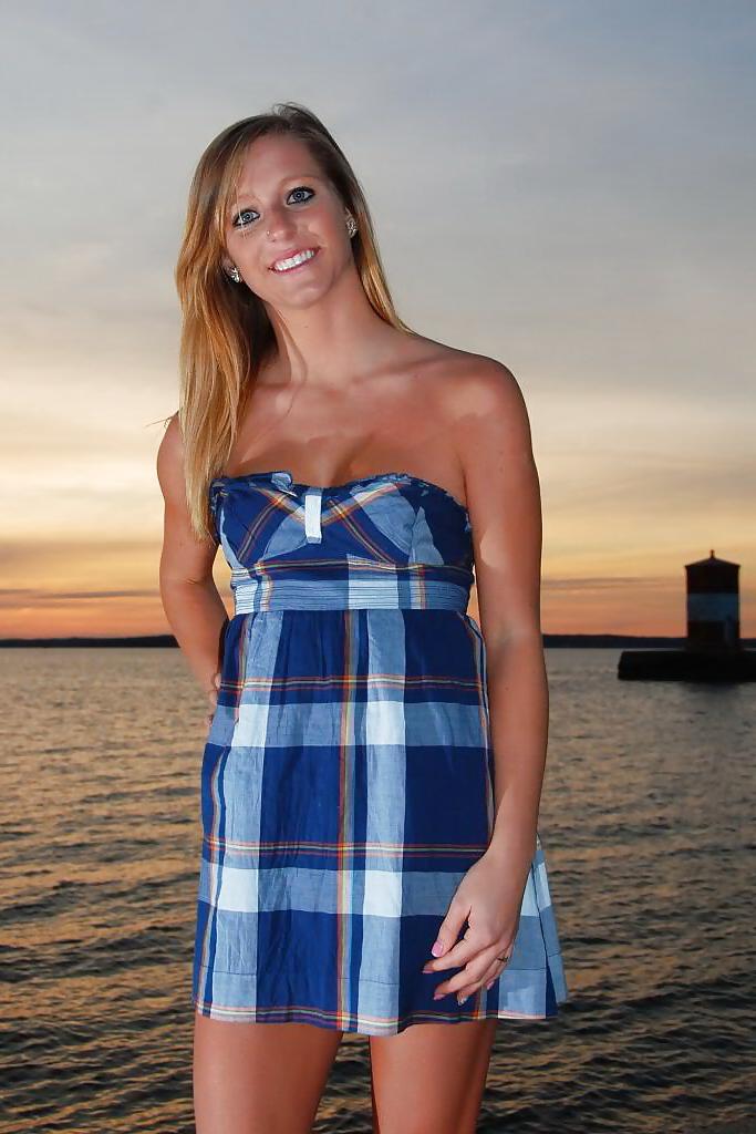 25P Maryland college student Like To Pose Indoor Outdoor