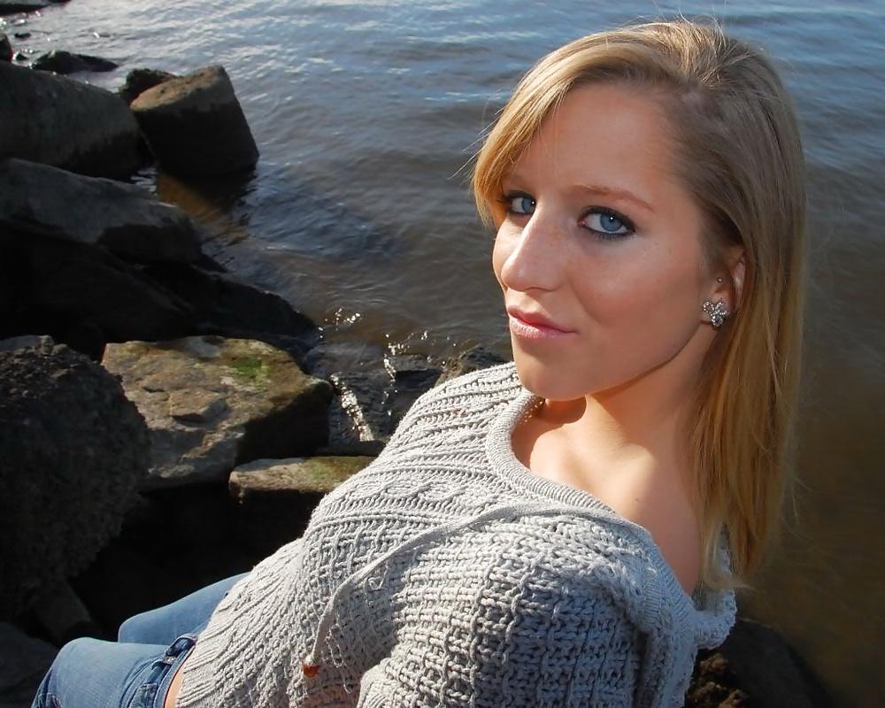 25P Maryland college student Like To Pose Indoor Outdoor