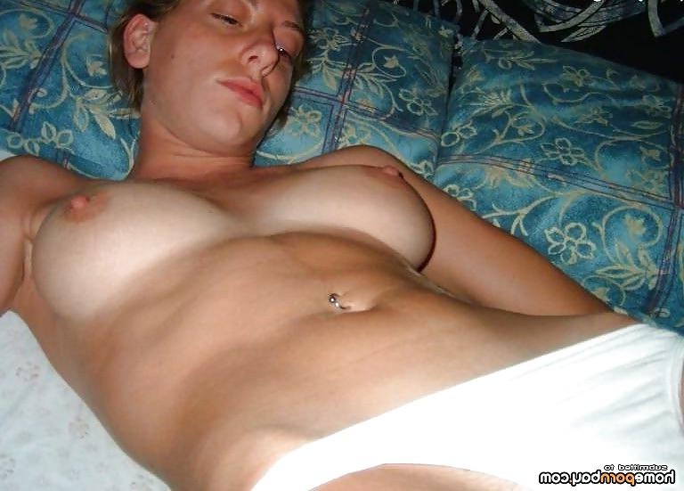 6P Cute naked babe posing
