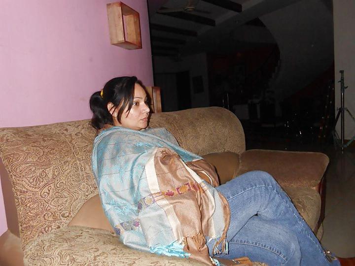25P Paki diya ali sexy stage dancer