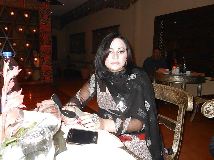 25P Paki diya ali sexy stage dancer