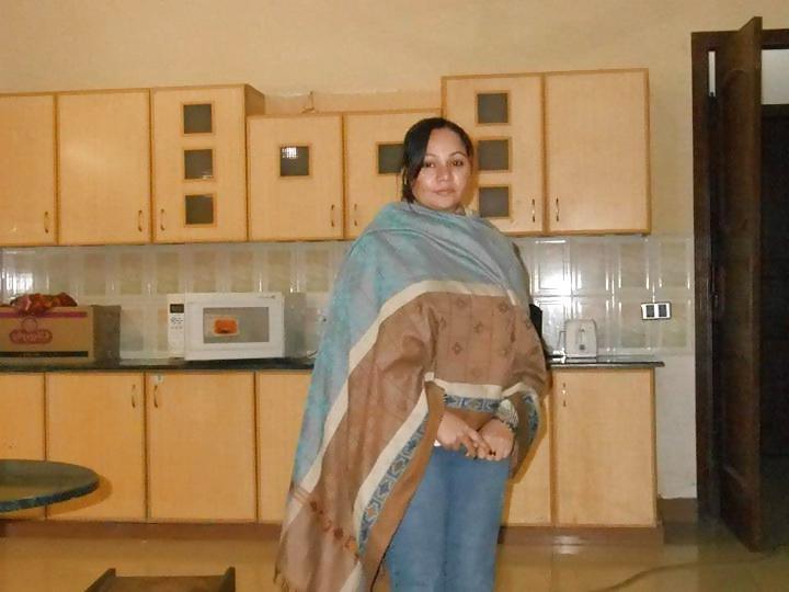 25P Paki diya ali sexy stage dancer