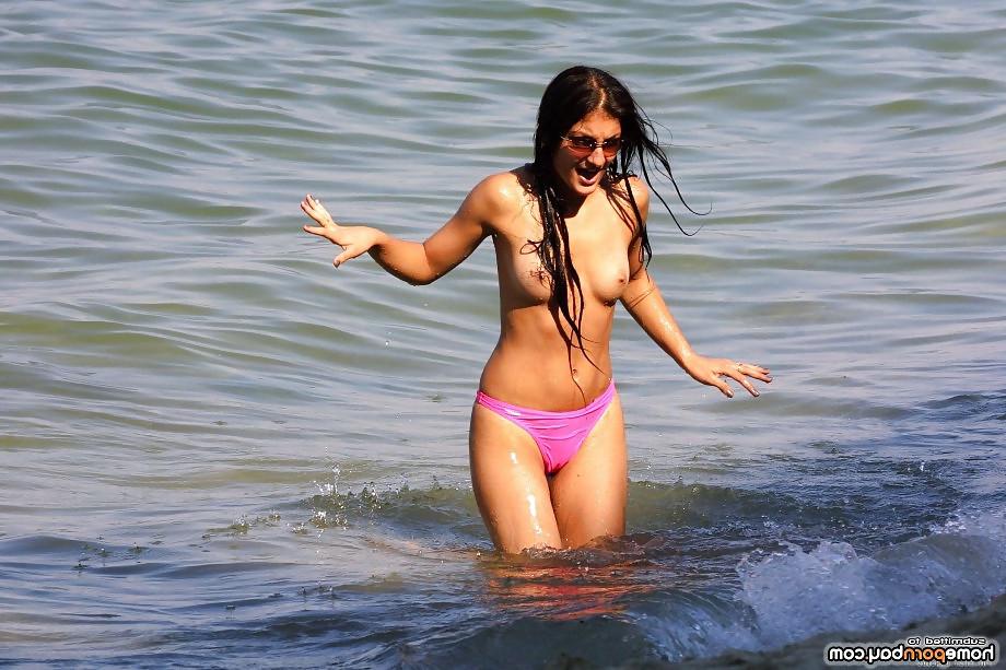 25P Girls love sunbathing topless