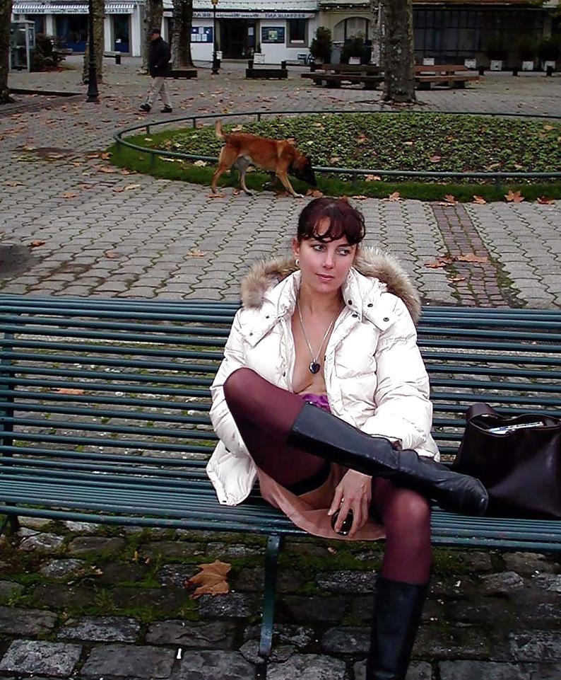 25P 123 - FRENCH NADINE inserting a bottle in public 2002