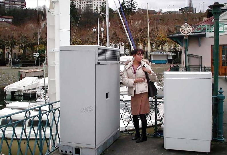 25P 123 - FRENCH NADINE inserting a bottle in public 2002