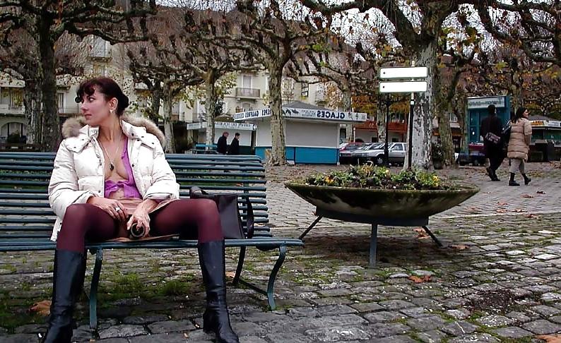 25P 123 - FRENCH NADINE inserting a bottle in public 2002
