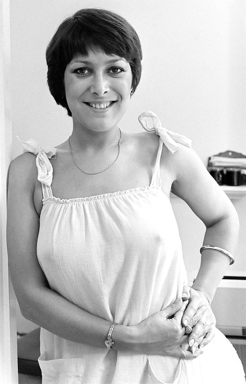 25P Lynda Bellingham