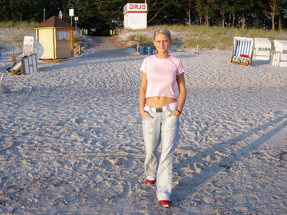 15P Private pics of a sweet young girl - N. C. 