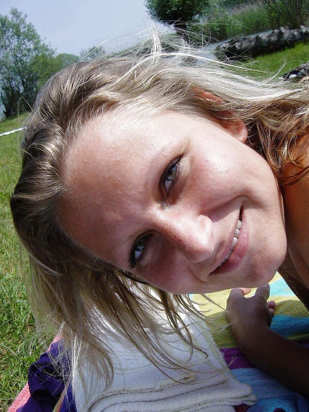 15P Private pics of a sweet young girl - N. C. 