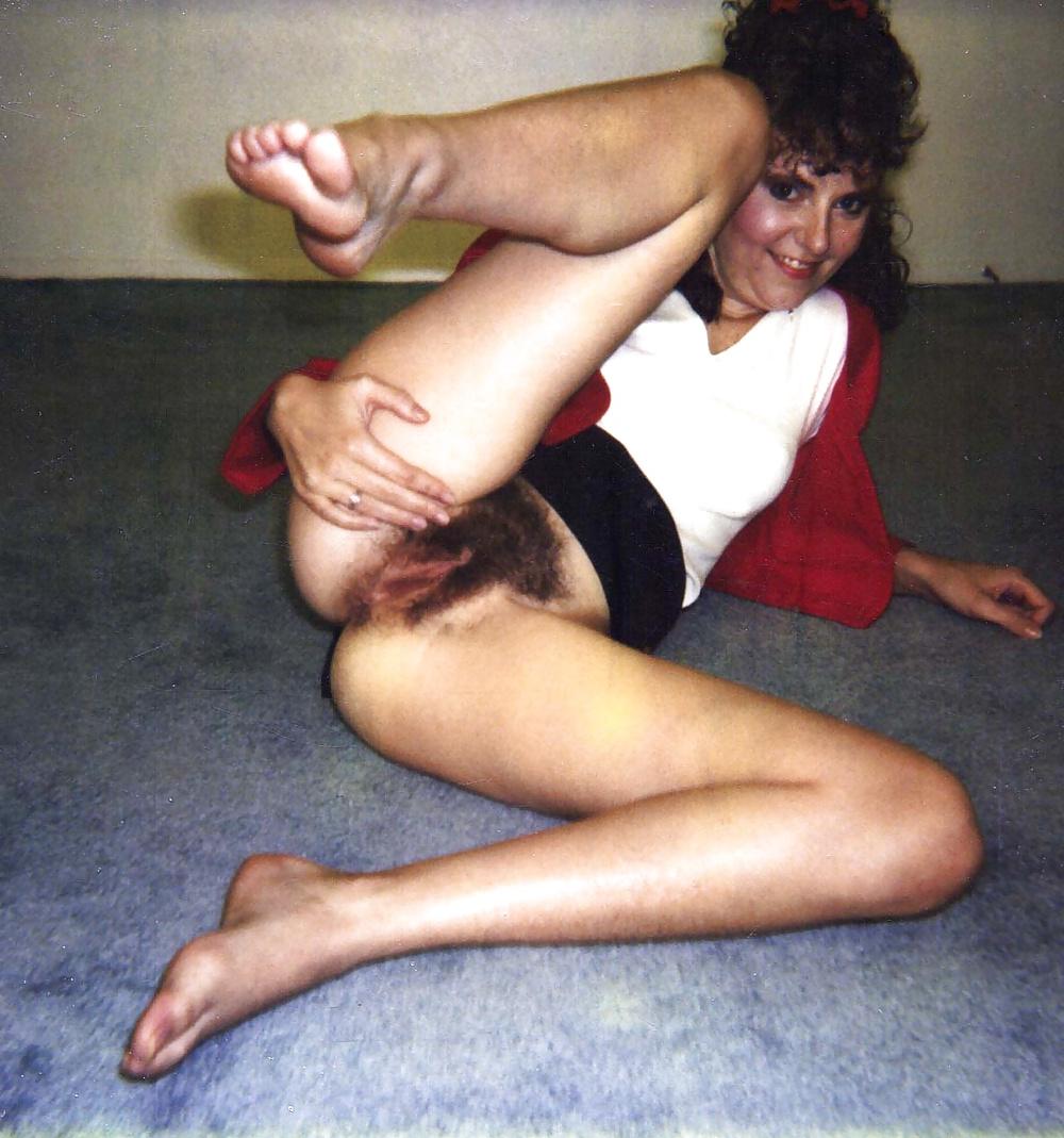 16P Vintage Hairy Polaroids