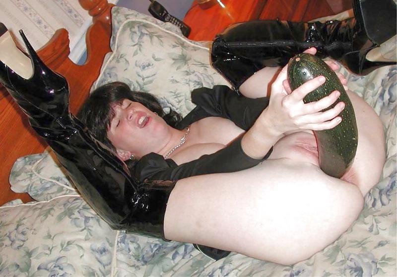 19P Mature Milf likes BIG DILDO