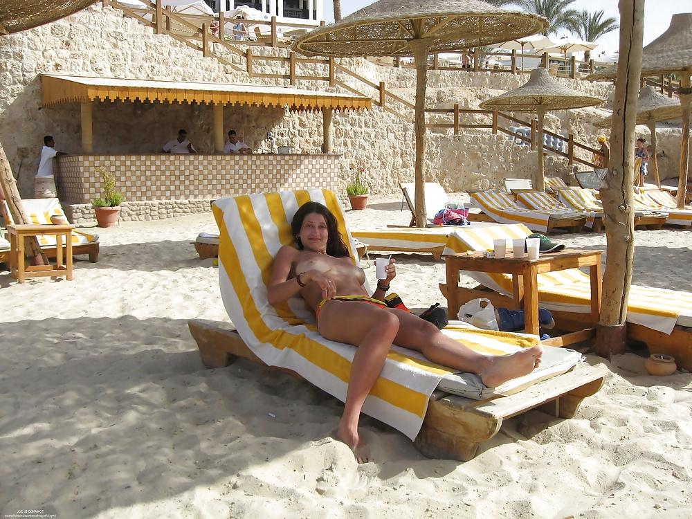 10P A mature sunbathing (delicious tits)