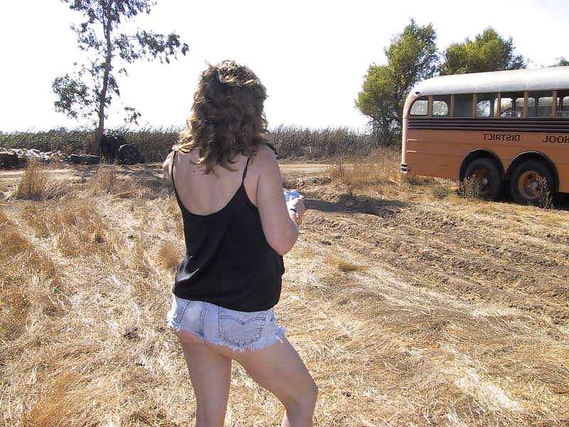 25P Trailer park gilf daisy dukin' in junkyard