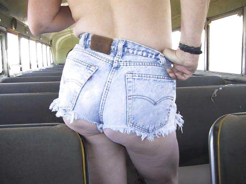 25P Trailer park gilf daisy dukin' in junkyard