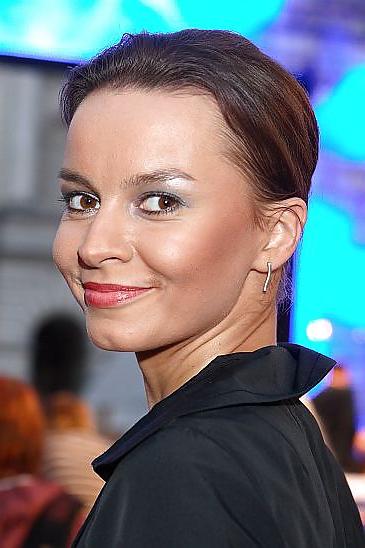 25P Polish weather girl