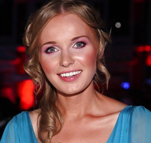 25P Polish weather girl