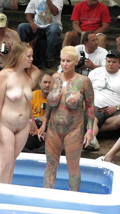 25P Who is that hot lady??? who knows that??? please tell me